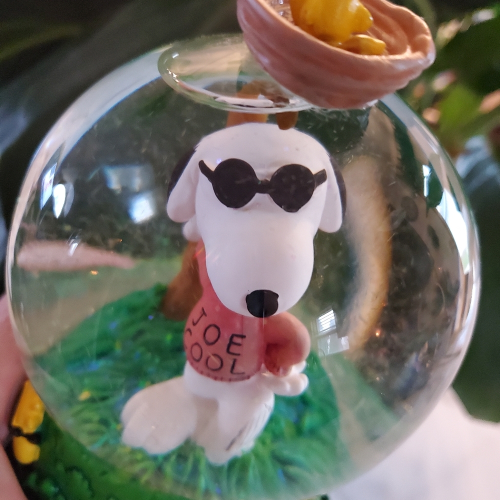 Vintage Snoopy and Woodstock Birds Snowglobe - Picture 12 of 17